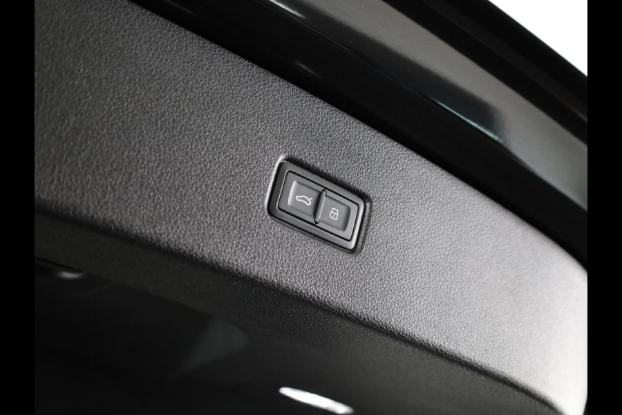 Audi Q5 Sportback 50 TFSI e S edition Competition 299 pk S-tronic | Verlengde garantie | Navigatie via App | Panoramadak | Trekhaak | Parkeersensoren (Park assist) | Rondomzicht camera |