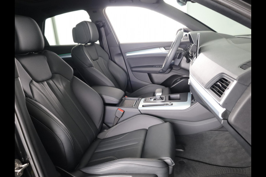 Audi Q5 Sportback 50 TFSI e S edition Competition 299 pk S-tronic | Verlengde garantie | Navigatie via App | Panoramadak | Trekhaak | Parkeersensoren (Park assist) | Rondomzicht camera |