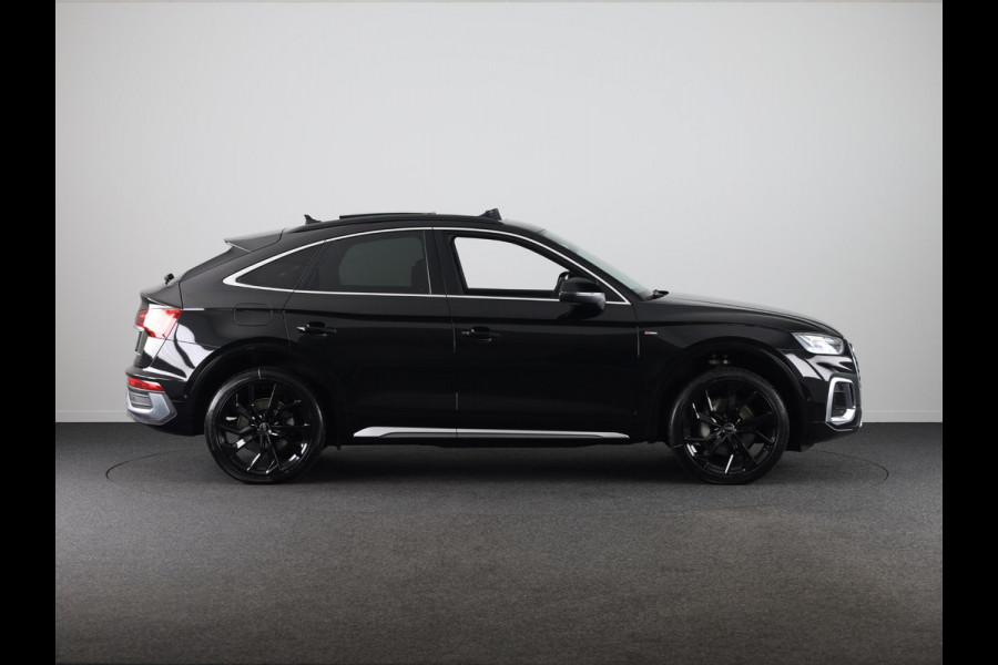 Audi Q5 Sportback 50 TFSI e S edition Competition 299 pk S-tronic | Verlengde garantie | Navigatie via App | Panoramadak | Trekhaak | Parkeersensoren (Park assist) | Rondomzicht camera |