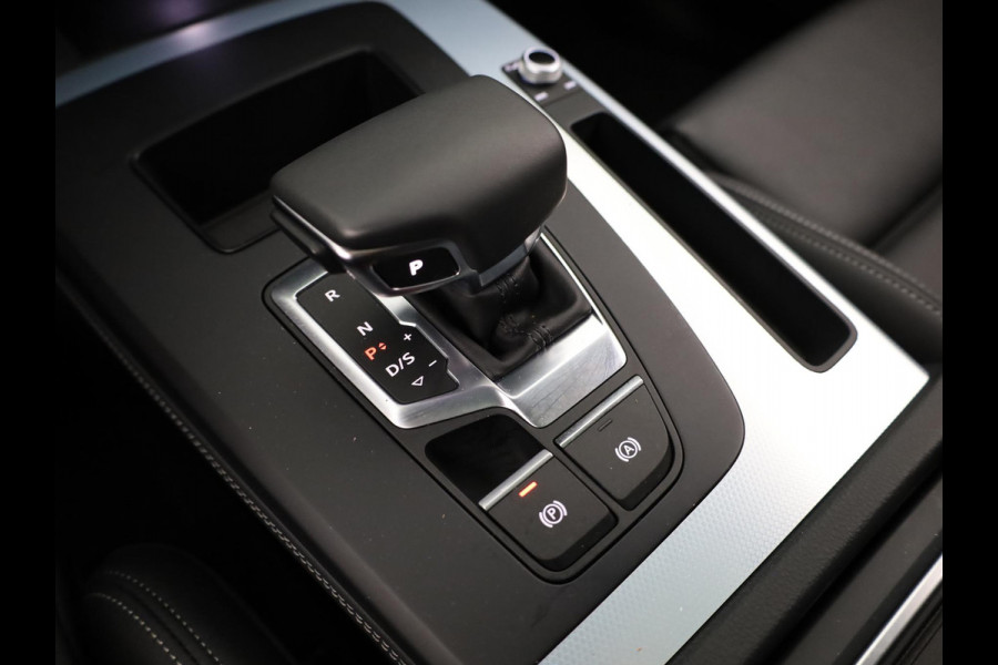 Audi Q5 Sportback 50 TFSI e S edition Competition 299 pk S-tronic | Verlengde garantie | Navigatie via App | Panoramadak | Trekhaak | Parkeersensoren (Park assist) | Rondomzicht camera |