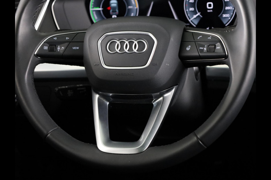 Audi Q5 Sportback 50 TFSI e S edition Competition 299 pk S-tronic | Verlengde garantie | Navigatie via App | Panoramadak | Trekhaak | Parkeersensoren (Park assist) | Rondomzicht camera |