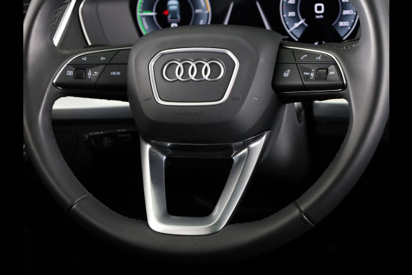 Audi Q5 Sportback 50 TFSI e S edition Competition 299 pk S-tronic | Verlengde garantie | Navigatie via App | Panoramadak | Trekhaak | Parkeersensoren (Park assist) | Rondomzicht camera |