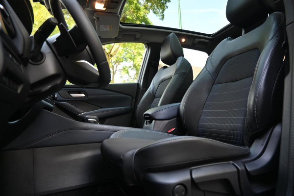 Nissan QASHQAI 1.3 MHEV Xtronic 1stEd Pano Trekhaak H-Leder ProPilot '21 Nissan QASHQAI 1.3 MHEV Xtronic 1stEd Pano Trekhaak H-Leder ProPilot '21