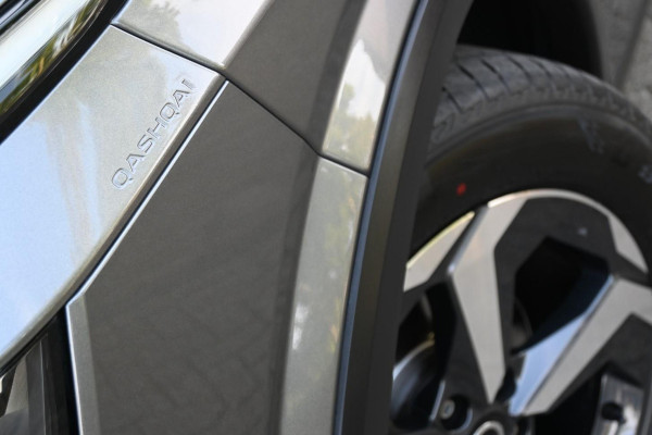 Nissan QASHQAI 1.3 MHEV Xtronic 1stEd Pano Trekhaak H-Leder ProPilot '21 Nissan QASHQAI 1.3 MHEV Xtronic 1stEd Pano Trekhaak H-Leder ProPilot '21