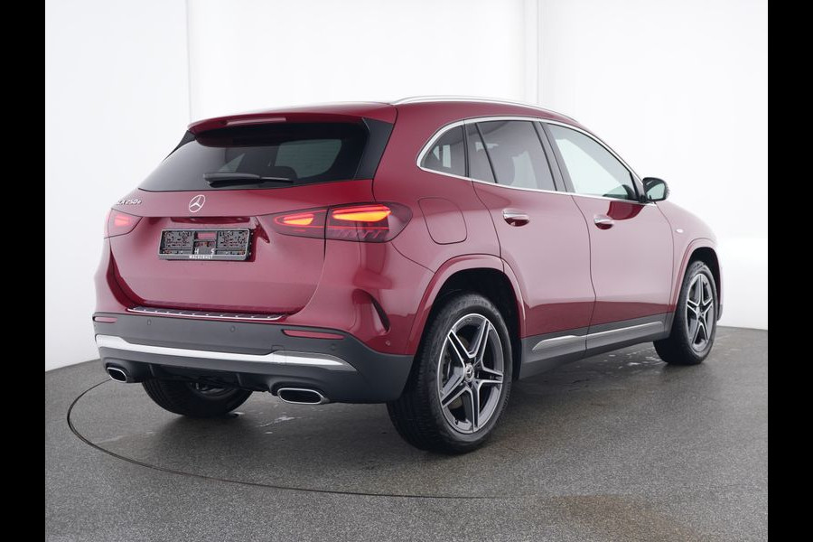 Mercedes-Benz GLA 250 e AMG Plug-In Hybride AMG Line Advanced Plus | Trekhaak | Dodehoek Assist | 11 kW Laden | Stoel en Stuurverwarming. Inclusief 24 maanden MB Certified garantie voor Europa.