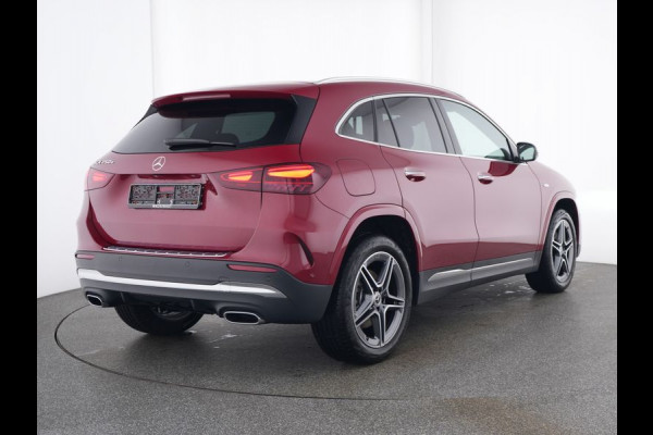 Mercedes-Benz GLA 250 e AMG Plug-In Hybride AMG Line Advanced Plus | Trekhaak | Dodehoek Assist | 11 kW Laden | Stoel en Stuurverwarming. Inclusief 24 maanden MB Certified garantie voor Europa.