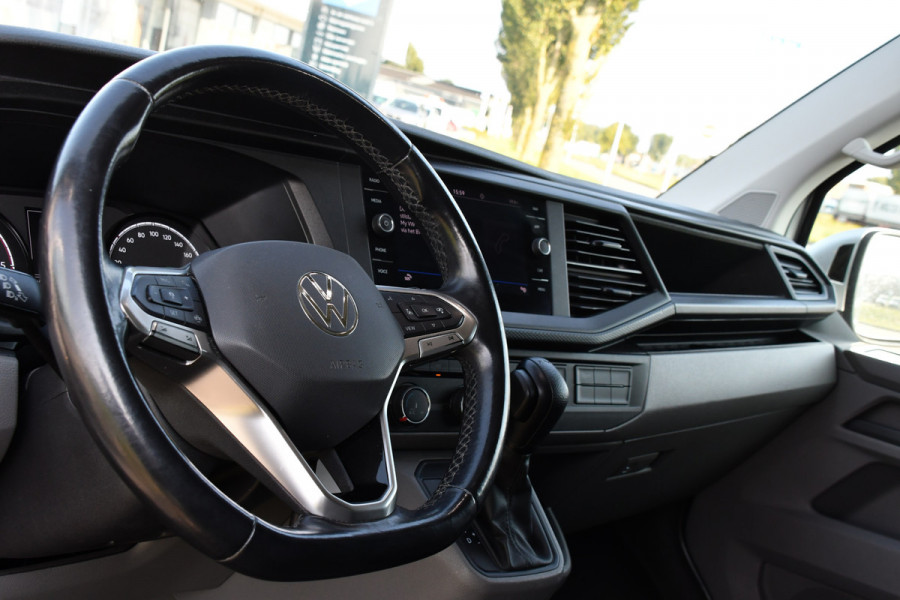Volkswagen Transporter 2.0 TDI L2H1 32 Highline Camera, Adaptieve Cruise, Carplay, Automaat, LED, 150pk, Uniek! Trekhaak,