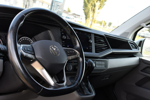 Volkswagen Transporter 2.0 TDI L2H1 32 Highline Camera, Adaptieve Cruise, Carplay, Automaat, LED, 150pk, Uniek! Trekhaak,