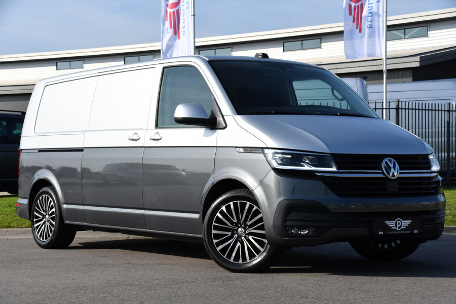Volkswagen Transporter 2.0 TDI L2H1 32 Highline Camera, Adaptieve Cruise, Carplay, Automaat, LED, 150pk, Uniek! Trekhaak,