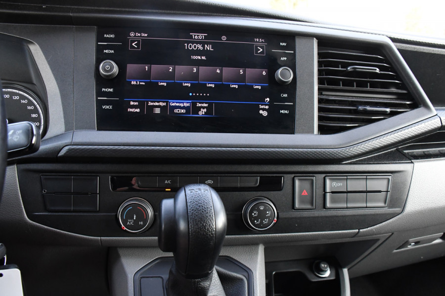 Volkswagen Transporter 2.0 TDI L2H1 32 Highline Camera, Adaptieve Cruise, Carplay, Automaat, LED, 150pk, Uniek! Trekhaak,