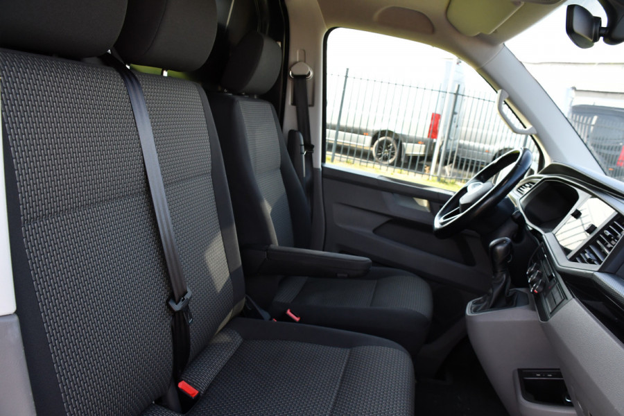 Volkswagen Transporter 2.0 TDI L2H1 32 Highline Camera, Adaptieve Cruise, Carplay, Automaat, LED, 150pk, Uniek! Trekhaak,