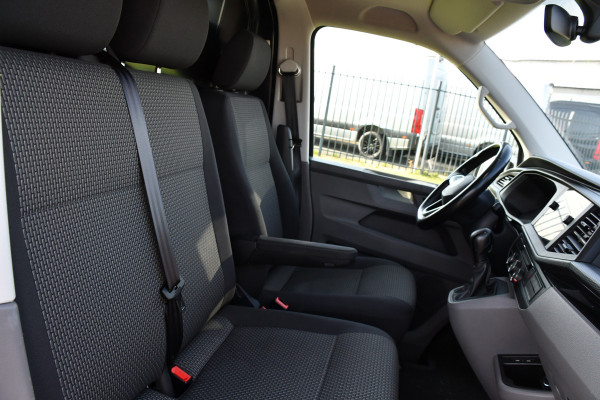 Volkswagen Transporter 2.0 TDI L2H1 32 Highline Camera, Adaptieve Cruise, Carplay, Automaat, LED, 150pk, Uniek! Trekhaak,