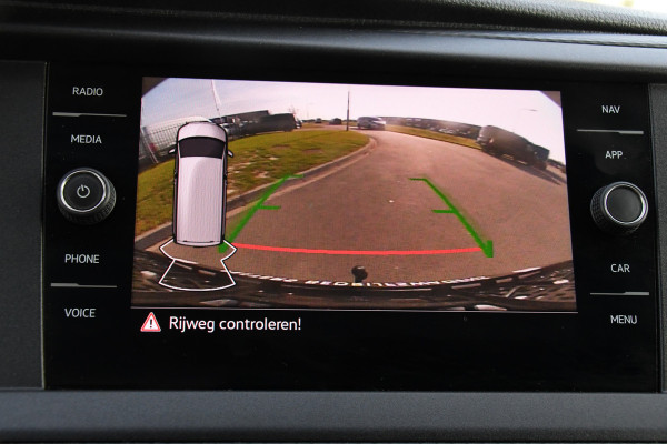 Volkswagen Transporter 2.0 TDI L2H1 32 Highline Camera, Adaptieve Cruise, Carplay, Automaat, LED, 150pk, Uniek! Trekhaak,