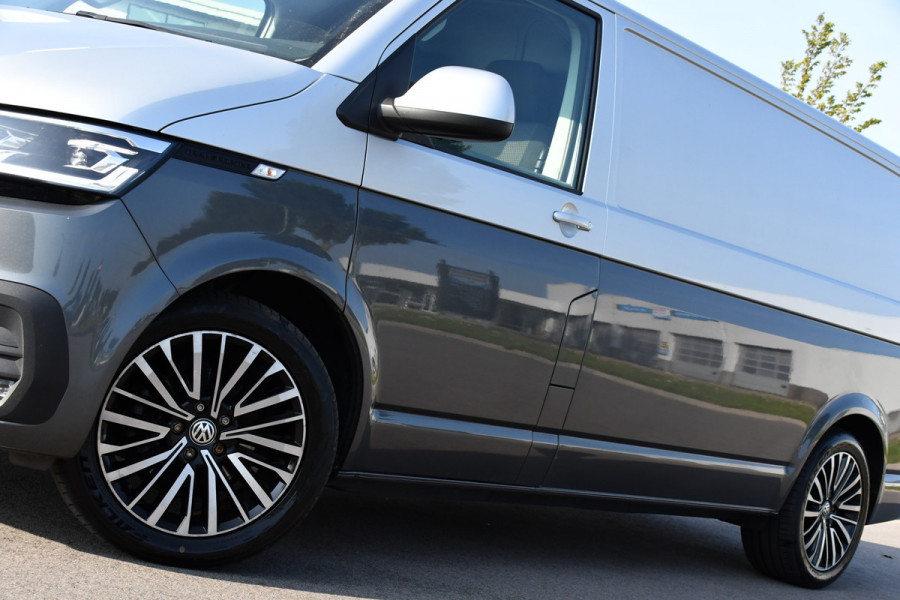 Volkswagen Transporter 2.0 TDI L2H1 32 Highline Camera, Adaptieve Cruise, Carplay, Automaat, LED, 150pk, Uniek! Trekhaak,