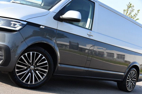 Volkswagen Transporter 2.0 TDI L2H1 32 Highline Camera, Adaptieve Cruise, Carplay, Automaat, LED, 150pk, Uniek! Trekhaak,