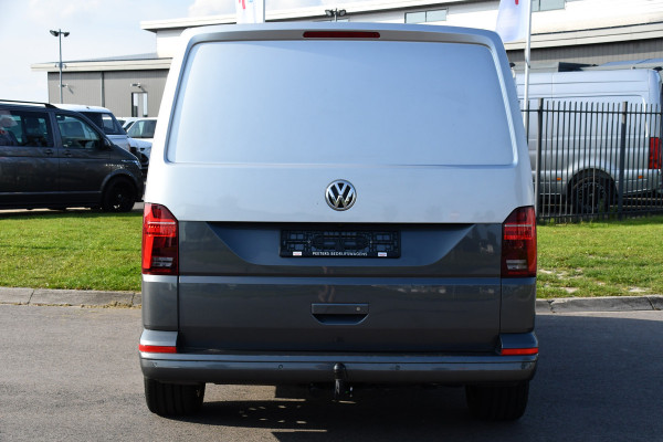Volkswagen Transporter 2.0 TDI L2H1 32 Highline Camera, Adaptieve Cruise, Carplay, Automaat, LED, 150pk, Uniek! Trekhaak,