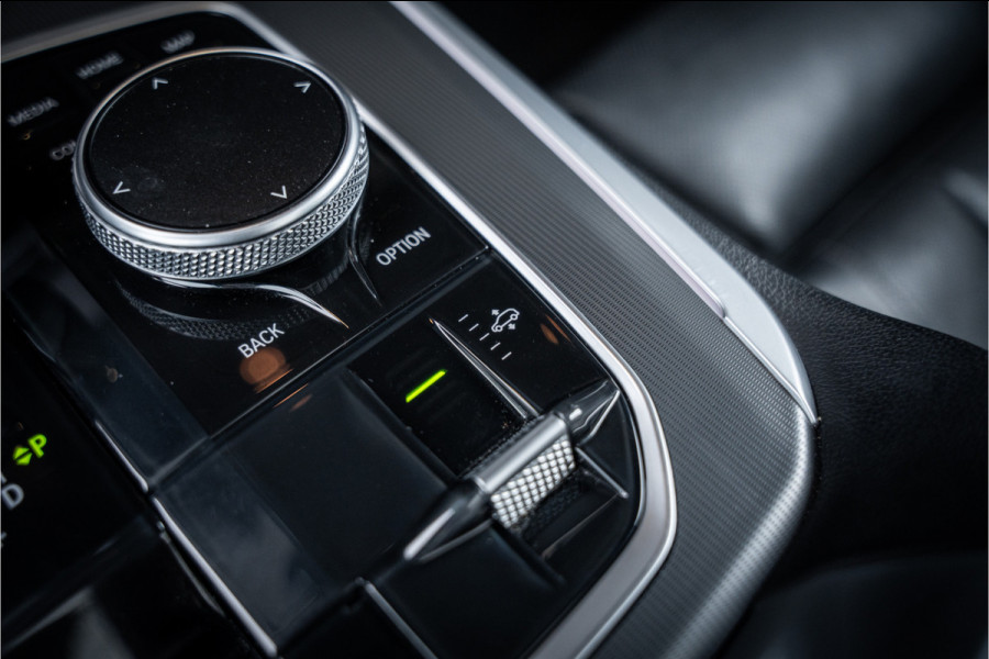 BMW X5 xDrive40i High Executive M-Sport l Luchtv. l Panorama l 360cam l Dealer OH BMW X5 xDrive40i High Executive M-Sport l Luchtv. l Panorama l 360cam l Dealer OH