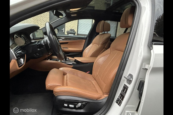 BMW 5 Serie Touring 540i xDrive High Executive Pano dak / trekhaak / vol leder