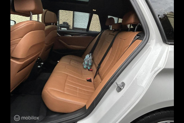 BMW 5 Serie Touring 540i xDrive High Executive Pano dak / trekhaak / vol leder