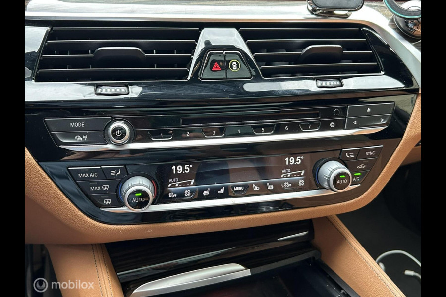 BMW 5 Serie Touring 540i xDrive High Executive Pano dak / trekhaak / vol leder