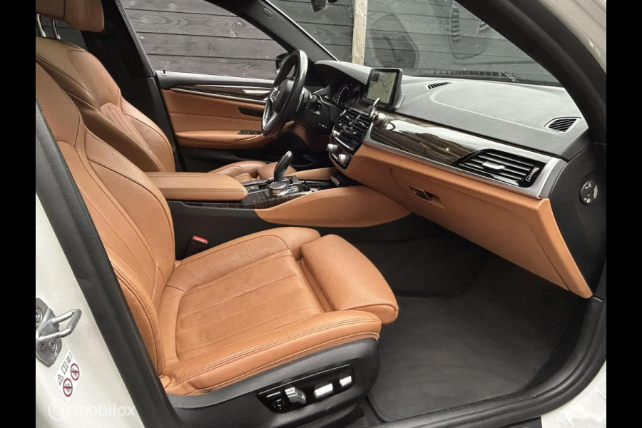 BMW 5 Serie Touring 540i xDrive High Executive Pano dak / trekhaak / vol leder