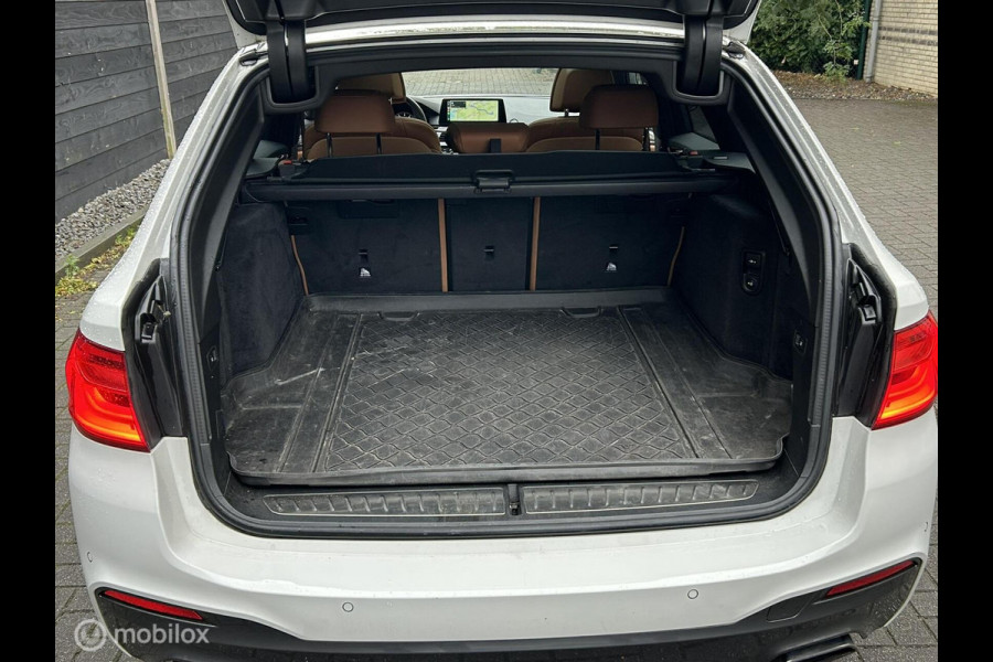 BMW 5 Serie Touring 540i xDrive High Executive Pano dak / trekhaak / vol leder
