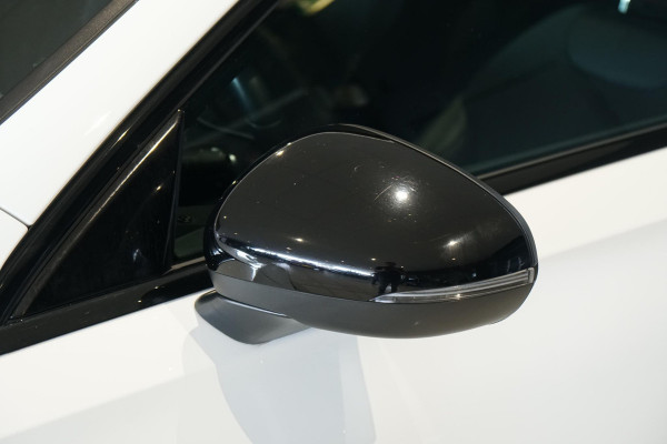 Mercedes-Benz A-Klasse 180 AMG Line + SCHUIFDAK / CAMERA / NIGHTPAKKET / WIDESCREEN / CARPLAY Mercedes-Benz A-Klasse 180 AMG Line + SCHUIFDAK / CAMERA / NIGHTPAKKET / WIDESCREEN / CARPLAY