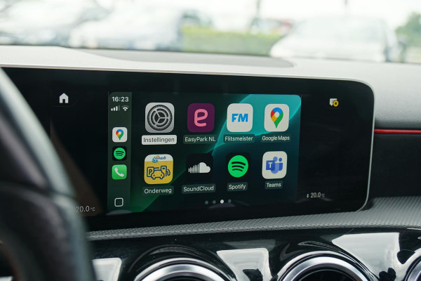 Mercedes-Benz A-Klasse 180 AMG Line + SCHUIFDAK / CAMERA / NIGHTPAKKET / WIDESCREEN / CARPLAY Mercedes-Benz A-Klasse 180 AMG Line + SCHUIFDAK / CAMERA / NIGHTPAKKET / WIDESCREEN / CARPLAY