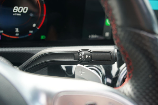 Mercedes-Benz A-Klasse 180 AMG Line + SCHUIFDAK / CAMERA / NIGHTPAKKET / WIDESCREEN / CARPLAY Mercedes-Benz A-Klasse 180 AMG Line + SCHUIFDAK / CAMERA / NIGHTPAKKET / WIDESCREEN / CARPLAY