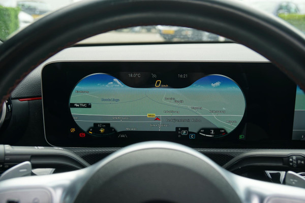 Mercedes-Benz A-Klasse 180 AMG Line + SCHUIFDAK / CAMERA / NIGHTPAKKET / WIDESCREEN / CARPLAY Mercedes-Benz A-Klasse 180 AMG Line + SCHUIFDAK / CAMERA / NIGHTPAKKET / WIDESCREEN / CARPLAY