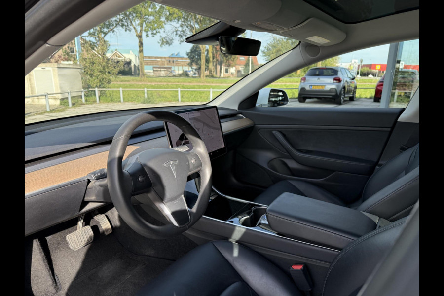 Tesla Model 3 Range Plus | Trekhaak | Autopilot | Panorama | Leder |