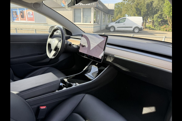 Tesla Model 3 Range Plus | Trekhaak | Autopilot | Panorama | Leder |