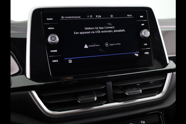 Volkswagen T-Roc 1.5 TSI R-Line 150 pk Automaat (DSG) | Private lease vanaf € 592,- pm | Verlengde garantie | Navigatie | Trekhaak (afneembaar) | Parkeersensoren (Park assist) | Achteruitrijcamera | R-Line |