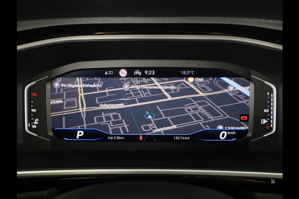 Volkswagen T-Roc 1.5 TSI R-Line 150 pk Automaat (DSG) | Private lease vanaf € 592,- pm | Verlengde garantie | Navigatie | Trekhaak (afneembaar) | Parkeersensoren (Park assist) | Achteruitrijcamera | R-Line |