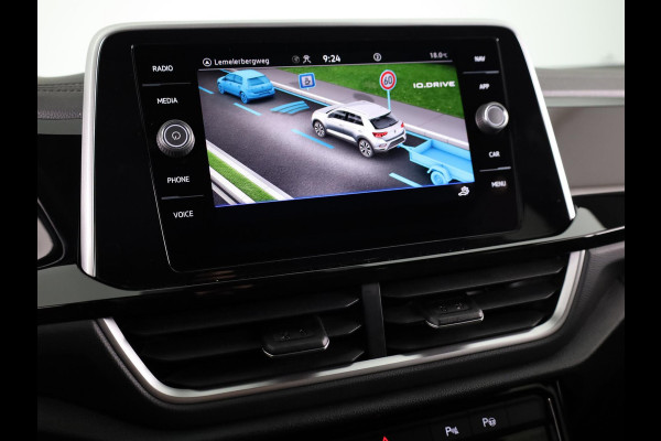 Volkswagen T-Roc 1.5 TSI R-Line 150 pk Automaat (DSG) | Private lease vanaf € 592,- pm | Verlengde garantie | Navigatie | Trekhaak (afneembaar) | Parkeersensoren (Park assist) | Achteruitrijcamera | R-Line |