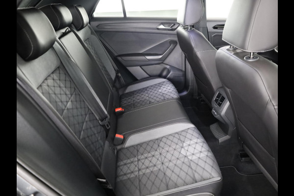 Volkswagen T-Roc 1.5 TSI R-Line 150 pk Automaat (DSG) | Private lease vanaf € 592,- pm | Verlengde garantie | Navigatie | Trekhaak (afneembaar) | Parkeersensoren (Park assist) | Achteruitrijcamera | R-Line |