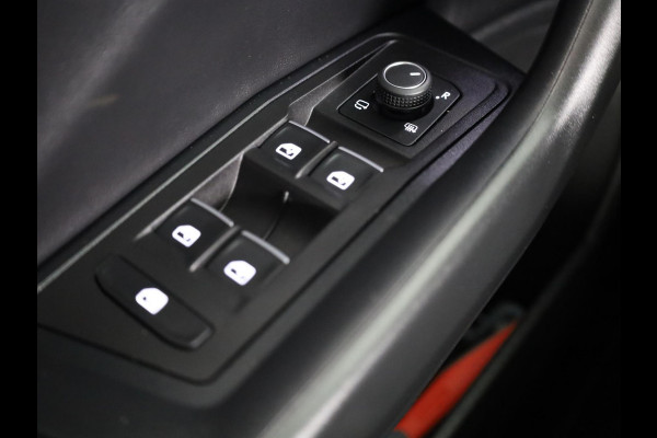 Volkswagen T-Roc 1.5 TSI R-Line 150 pk Automaat (DSG) | Private lease vanaf € 592,- pm | Verlengde garantie | Navigatie | Trekhaak (afneembaar) | Parkeersensoren (Park assist) | Achteruitrijcamera | R-Line |