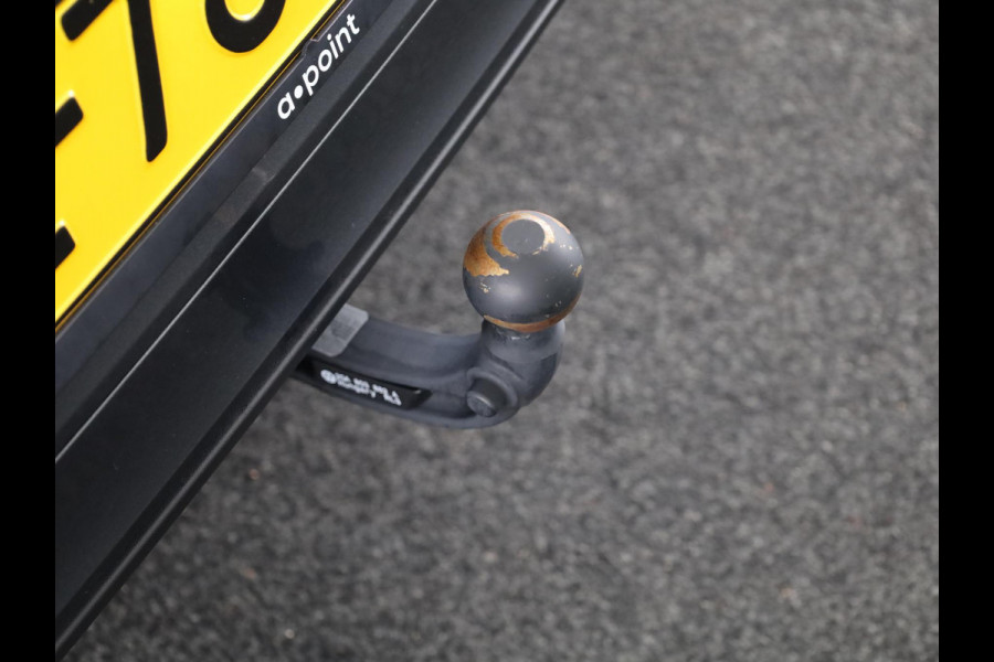 Volkswagen T-Roc 1.5 TSI R-Line 150 pk Automaat (DSG) | Private lease vanaf € 592,- pm | Verlengde garantie | Navigatie | Trekhaak (afneembaar) | Parkeersensoren (Park assist) | Achteruitrijcamera | R-Line |