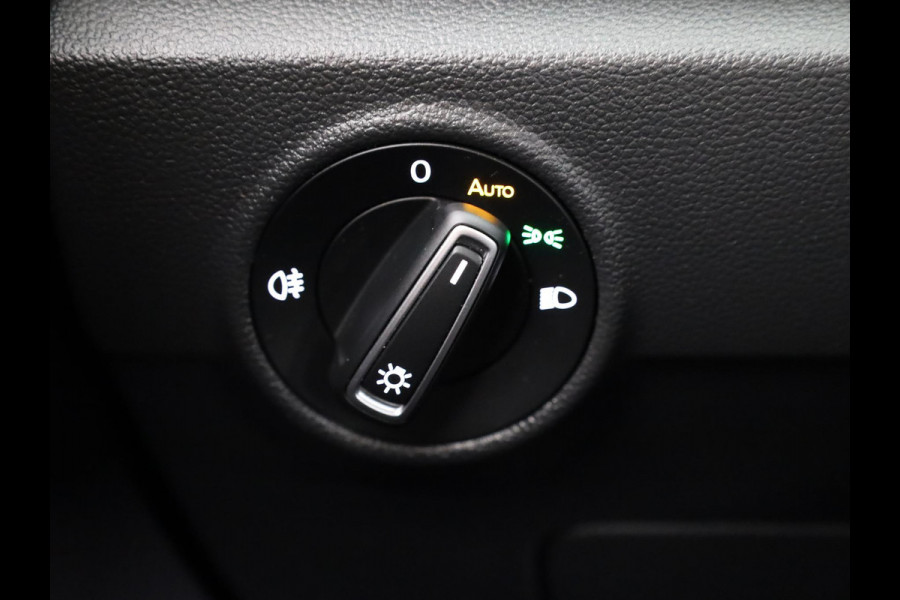 Volkswagen T-Roc 1.5 TSI R-Line 150 pk Automaat (DSG) | Private lease vanaf € 592,- pm | Verlengde garantie | Navigatie | Trekhaak (afneembaar) | Parkeersensoren (Park assist) | Achteruitrijcamera | R-Line |