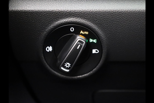 Volkswagen T-Roc 1.5 TSI R-Line 150 pk Automaat (DSG) | Private lease vanaf € 592,- pm | Verlengde garantie | Navigatie | Trekhaak (afneembaar) | Parkeersensoren (Park assist) | Achteruitrijcamera | R-Line |