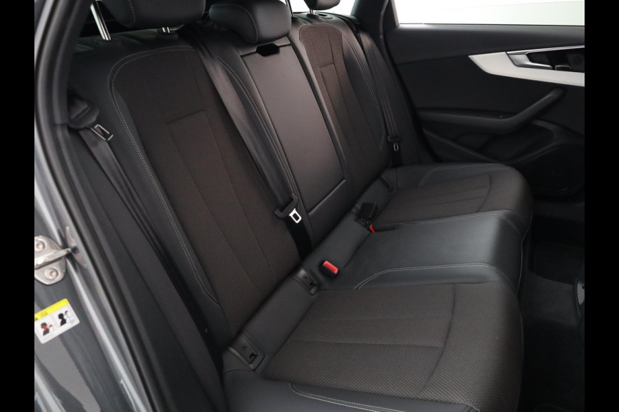 Audi A4 Avant 35 TFSI S edition Competition 150 pk S-tronic | Verlengde garantie | Navigatie | Parkeersensoren | Stoelverwarming | S-Line |