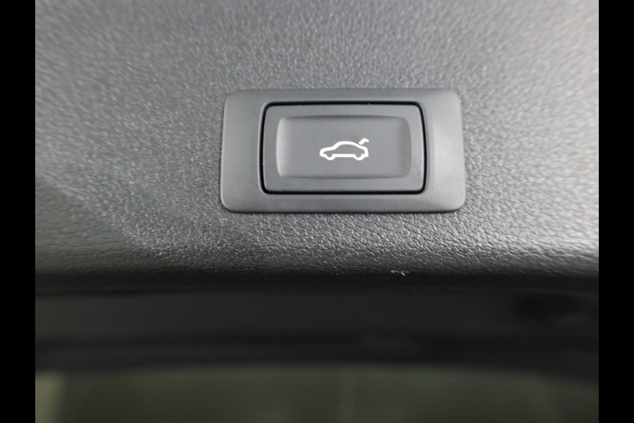 Audi A4 Avant 35 TFSI S edition Competition 150 pk S-tronic | Verlengde garantie | Navigatie | Parkeersensoren | Stoelverwarming | S-Line |
