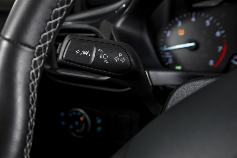 Ford Puma 1.0 EcoBoost Hybrid 125 PK Titanium | Cruise | Stoel-+Stuur-+Voorruitverw. | Massage | PDC | NAV + App. Connect | ECC | DAB | LM 17" |