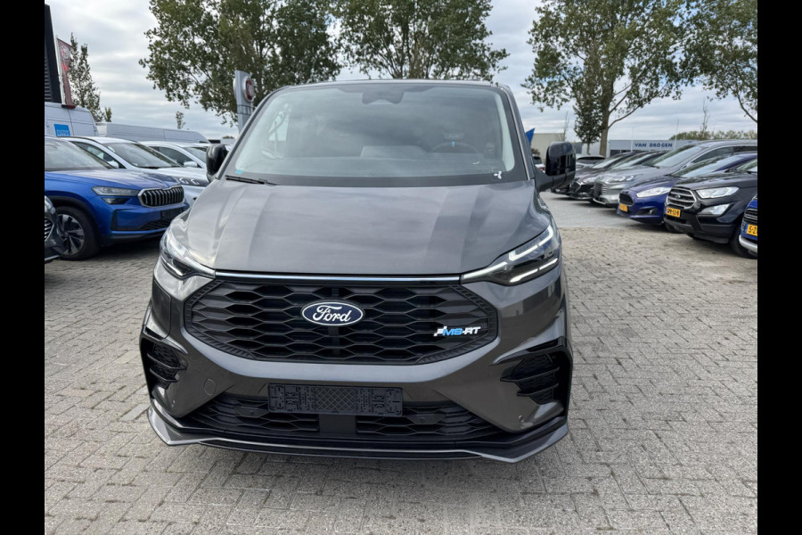 Ford Transit Custom 320 2.5 PHEV L2H1 MS-RT DC 233pk | | Dubbele Cabine | Dubbele zijschuifdeur | Inklapbare trekhaak | Navigatie systeem | Adaptieve LED koplampen met verblindingsvrij grootlicht | Bekleding zijwand en achterdeuren (volledig)