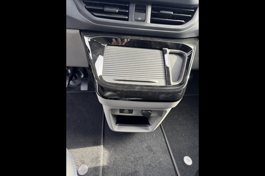 Ford Transit Custom 320 2.5 PHEV L2H1 MS-RT DC 233pk | | Dubbele Cabine | Dubbele zijschuifdeur | Inklapbare trekhaak | Navigatie systeem | Adaptieve LED koplampen met verblindingsvrij grootlicht | Bekleding zijwand en achterdeuren (volledig)