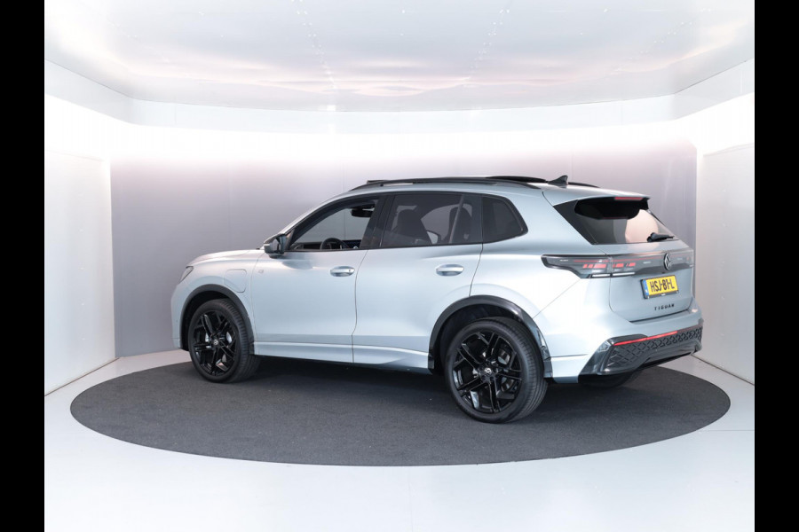 Volkswagen Tiguan 1.5 eHybrid R-Line Edition 204 PK PHEV | Verlengde garantie | Panorama dak | Trekhaak | Black Style | Stoel - en stuurverwarming |