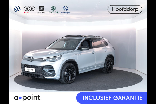 Volkswagen Tiguan 1.5 eHybrid R-Line Edition 204 PK PHEV | Verlengde garantie | Panorama dak | Trekhaak | Black Style | Stoel - en stuurverwarming |