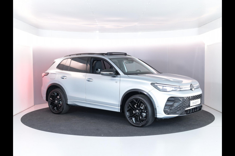 Volkswagen Tiguan 1.5 eHybrid R-Line Edition 204 PK PHEV | Verlengde garantie | Panorama dak | Trekhaak | Black Style | Stoel - en stuurverwarming |