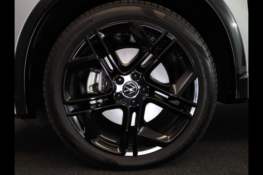 Volkswagen Tiguan 1.5 eHybrid R-Line Edition 204 PK PHEV | Verlengde garantie | Panorama dak | Trekhaak | Black Style | Stoel - en stuurverwarming |