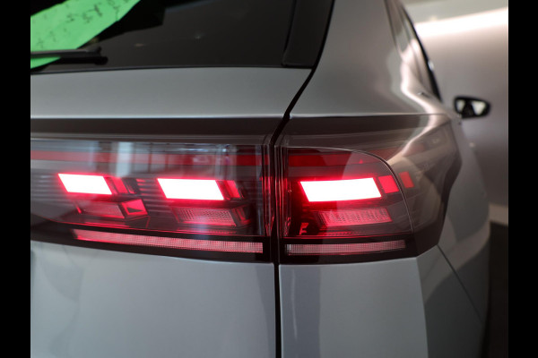 Volkswagen Tiguan 1.5 eHybrid R-Line Edition 204 PK PHEV | Verlengde garantie | Panorama dak | Trekhaak | Black Style | Stoel - en stuurverwarming |